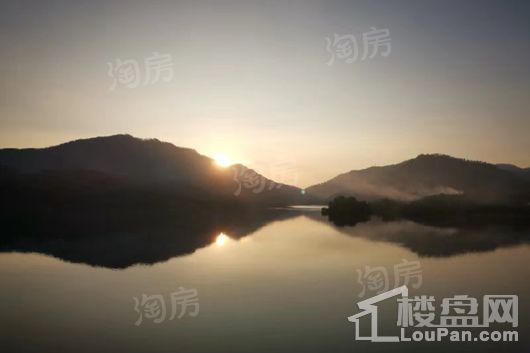 御湖山实景图