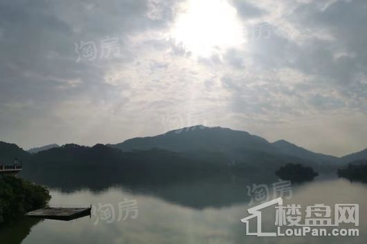 御湖山实景图