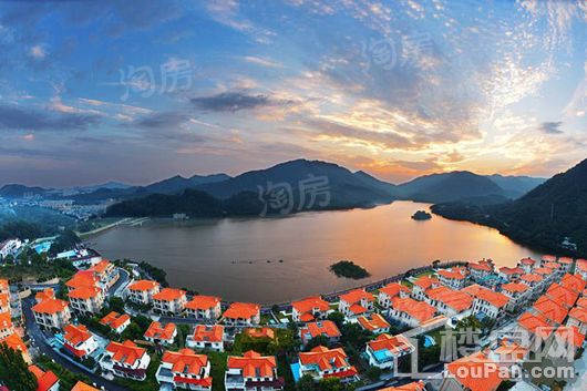 御湖山实景图