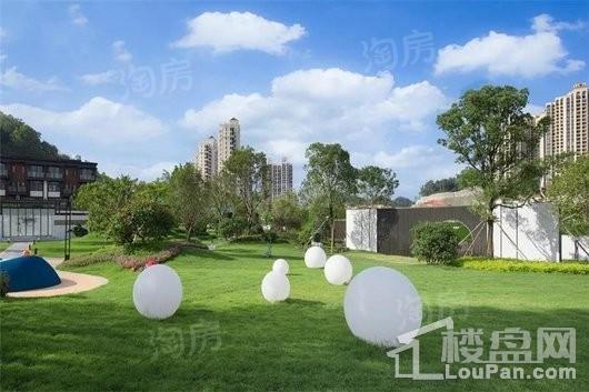 东旭千江月实景图