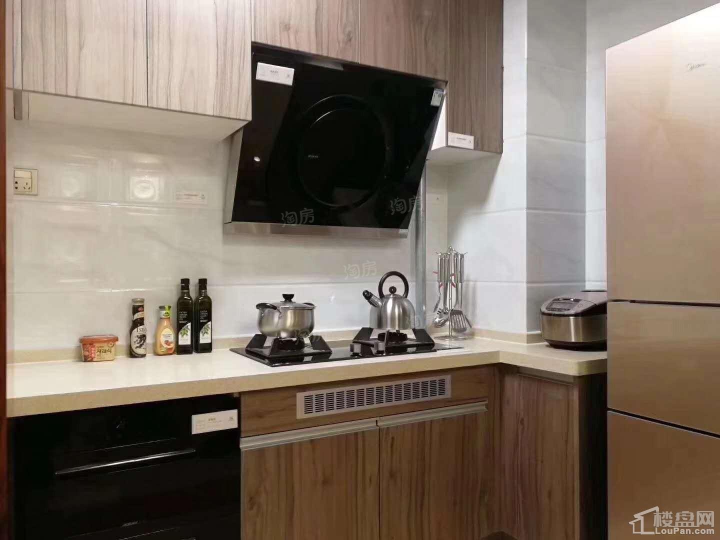 恒通碧水蓝湾样板间