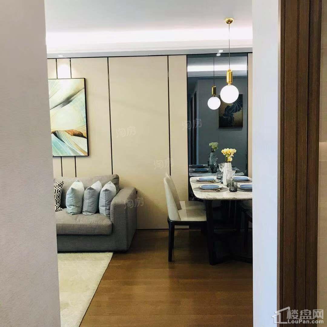 卓越泓玺台样板间