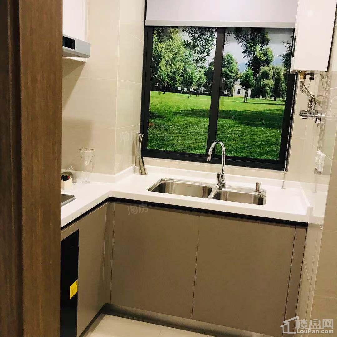 卓越泓玺台样板间
