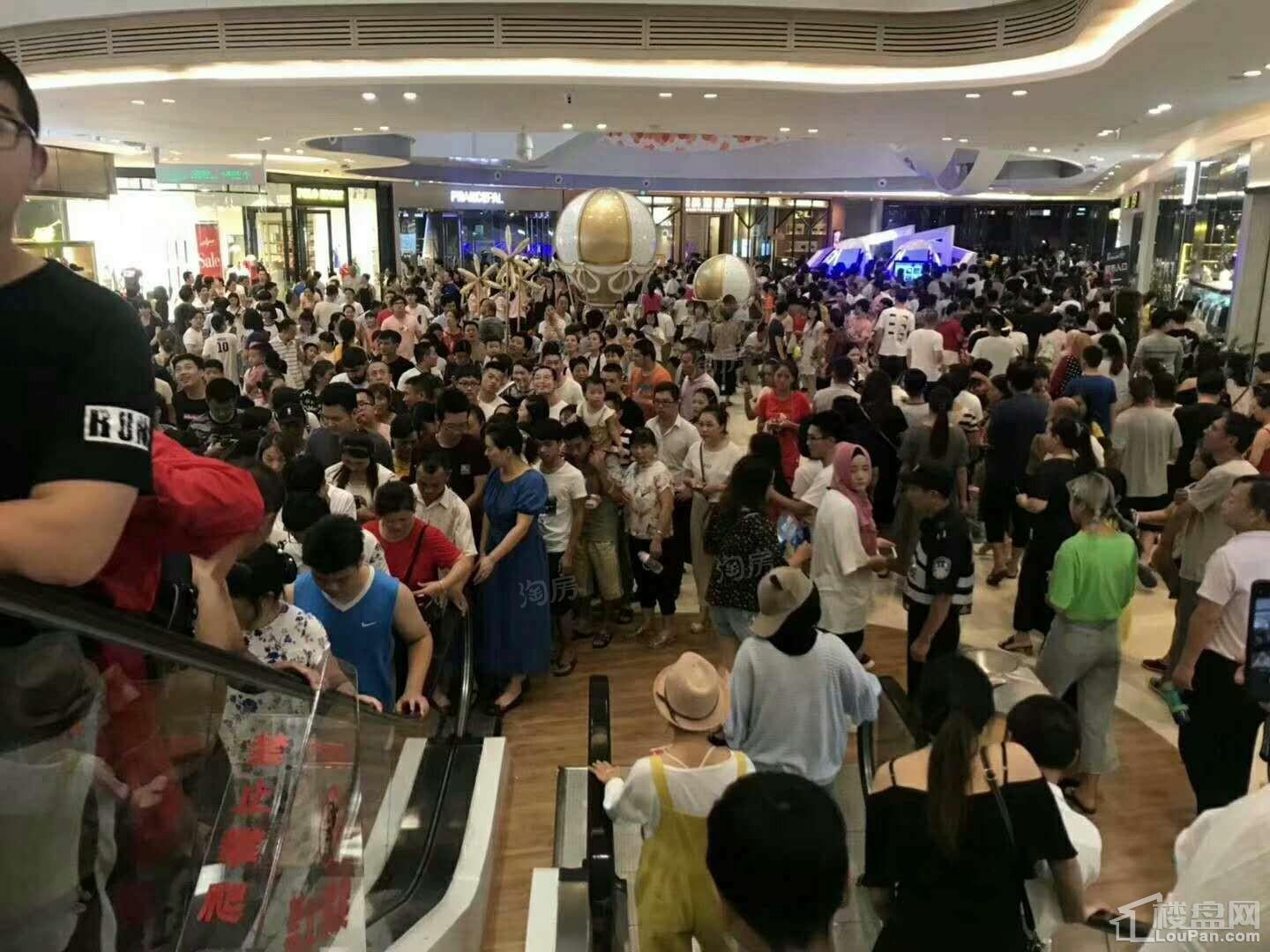 新城吾悦广场实景图