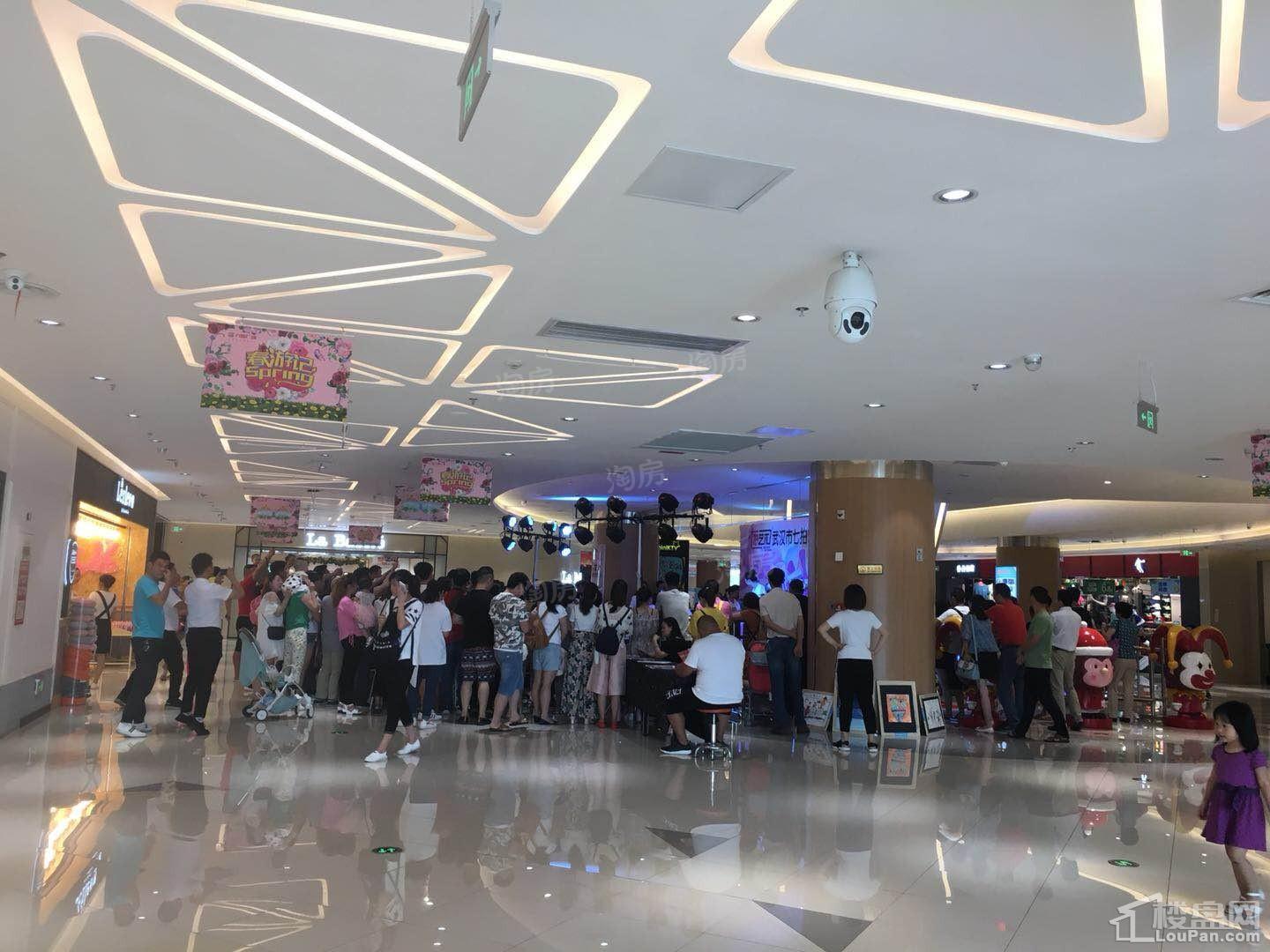 万隆广场实景图