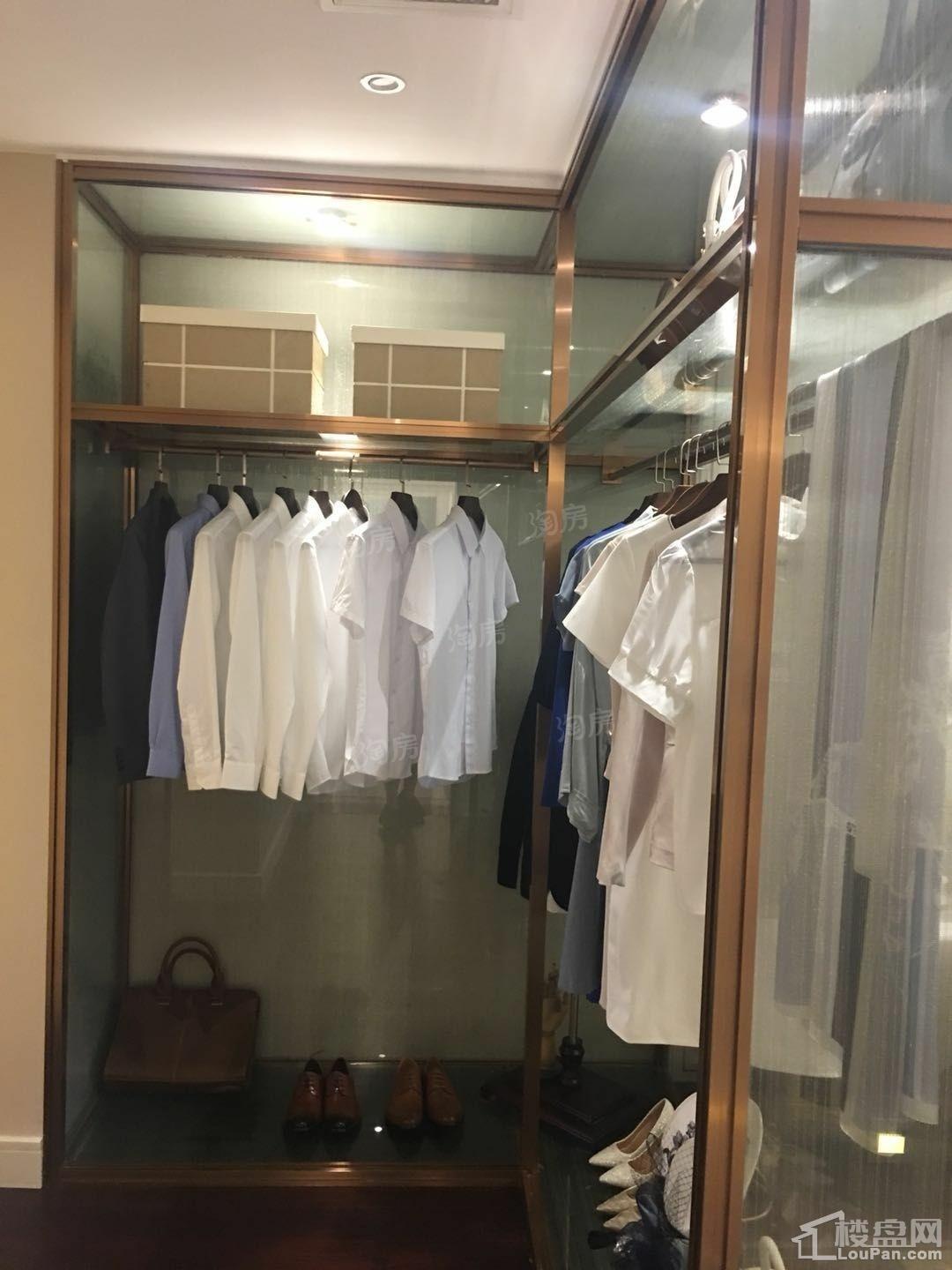 蓝光雍锦园样板间