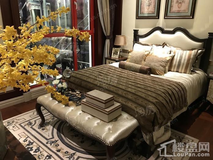 华鸿金色纽约样板间