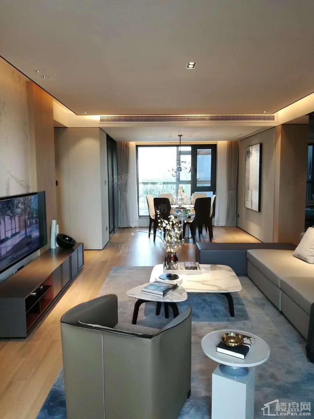 雅戈尔江上样板间