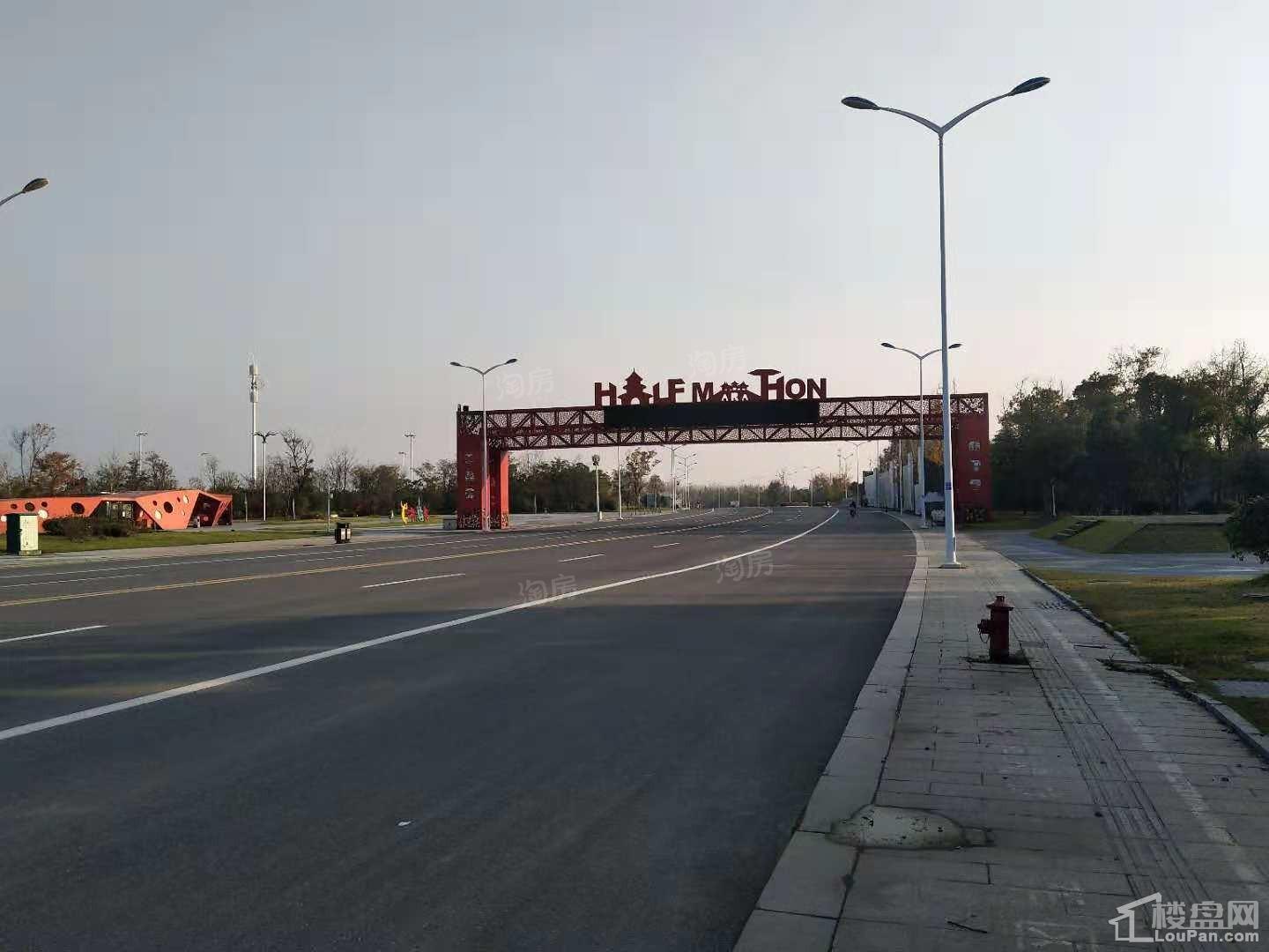 万科翡翠公园配套图