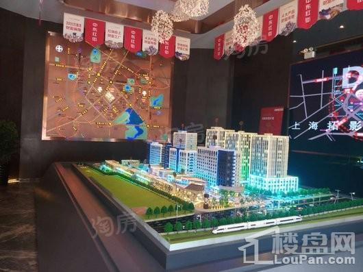 中东红街实景图