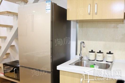 中东红街样板间