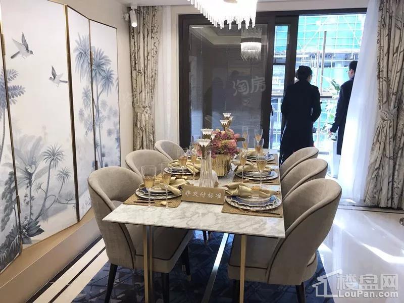 蓝光雍锦园样板间