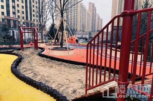 领秀蓝珀湖实景图