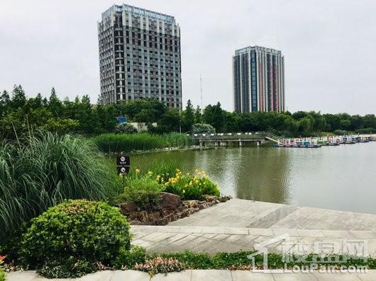 连飞虹湖天地实景图