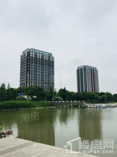 连飞虹湖天地实景图