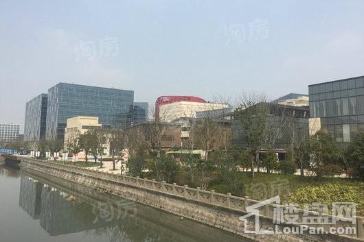 七宝宝龙城实景图