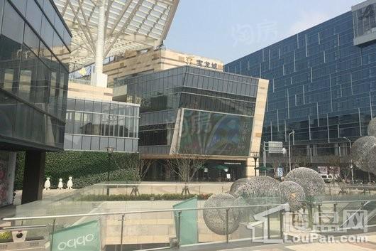 七宝宝龙城实景图