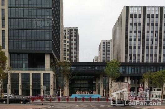 卓越时代广场实景图