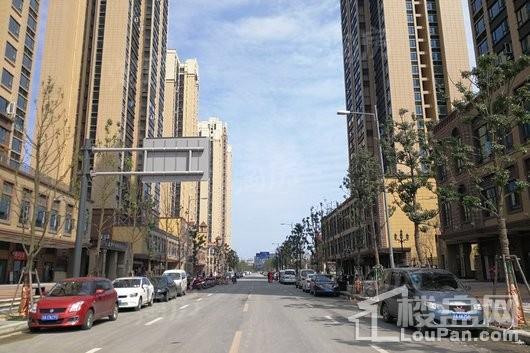 蓝光乐彩城 商铺实景图