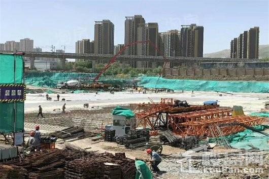 天山领南清城实景图