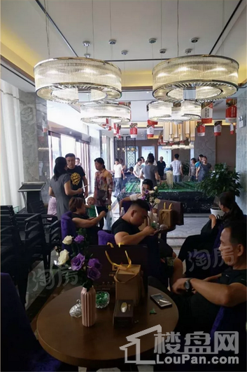 中格·云景里实景图