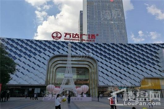 万达中心实景图