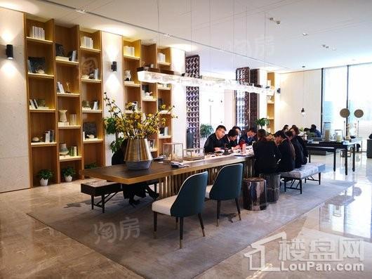 金辉中央云著实景图