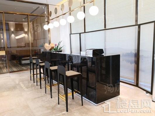 金辉中央云著实景图