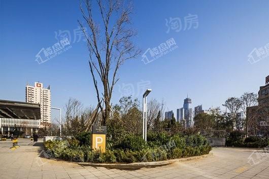 万达金融中心实景图