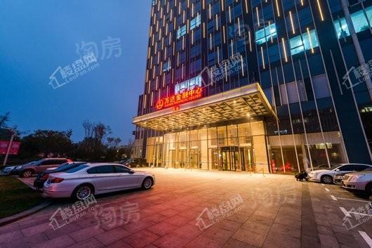 万达金融中心实景图