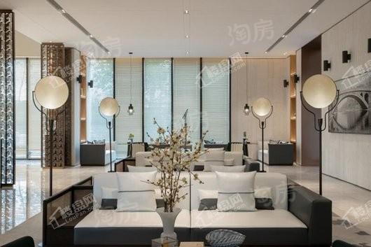 金辉中央云著实景图