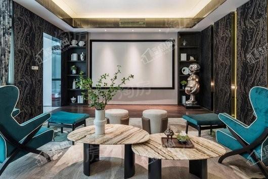 金辉中央云著实景图