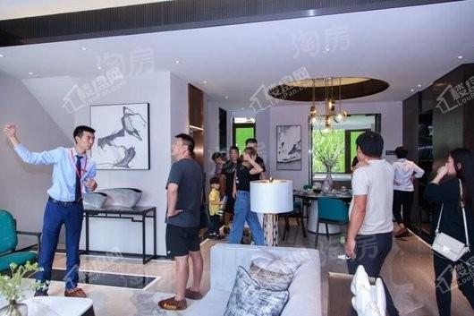 金辉中央云著实景图