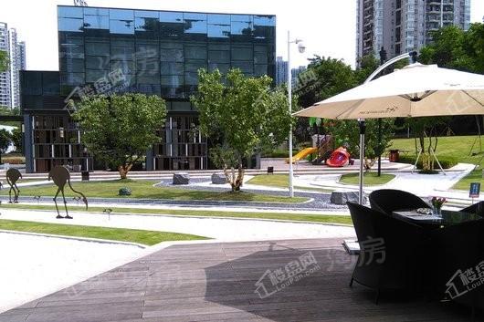 鲁能南渝星城秀街实景图