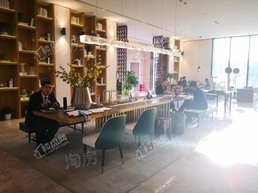 金辉中央云著实景图