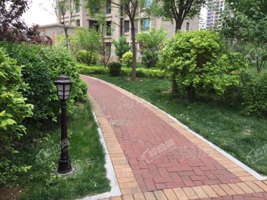 视界城中央大街实景图