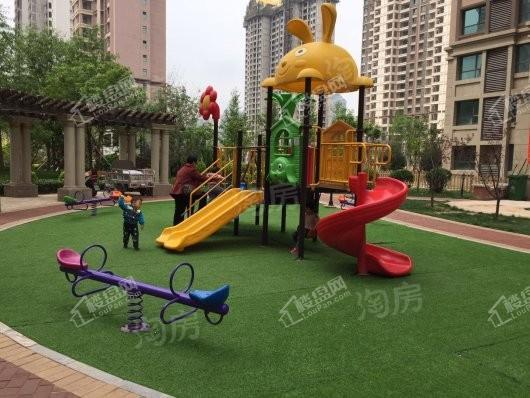 视界城中央大街实景图
