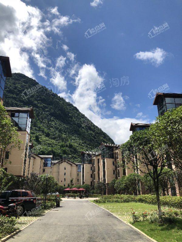 神龙峡山涧居实景图