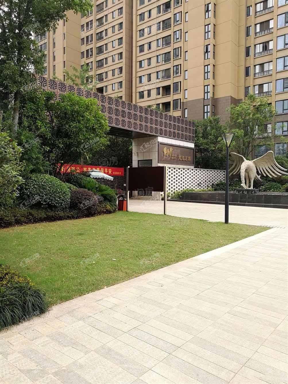 港湾江城实景图