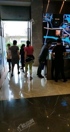 江樾云著实景图