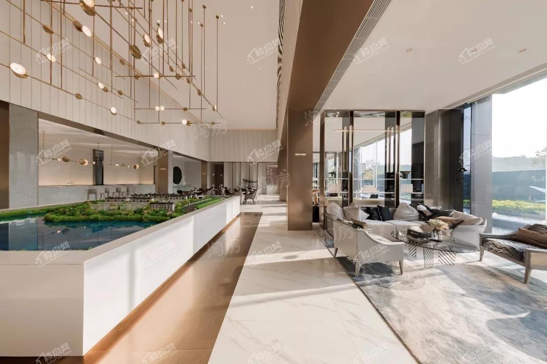 中海湖心半岛实景图