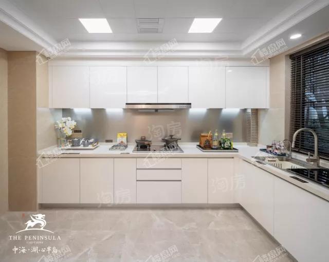 中海湖心半岛样板间