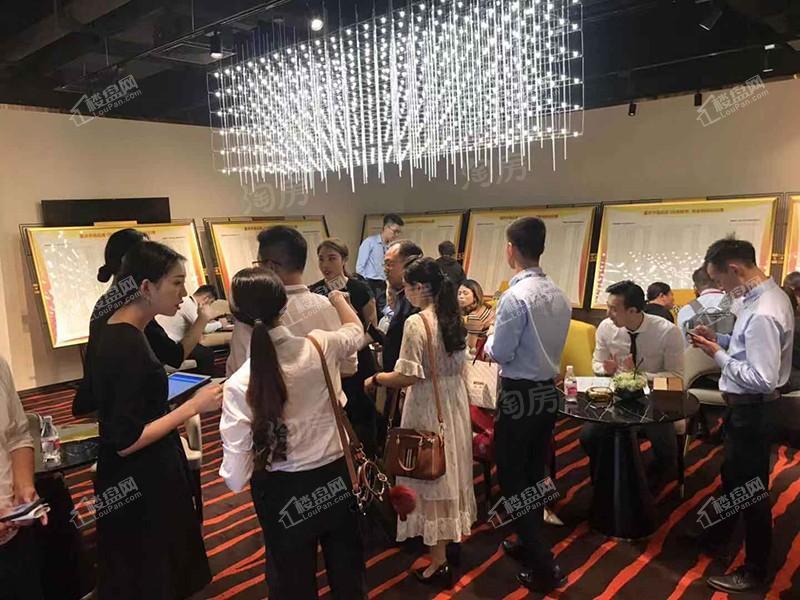 光大控股朝天门中心实景图
