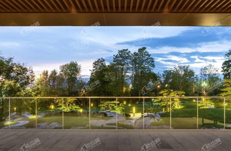 中铁阅山湖 云著实景图