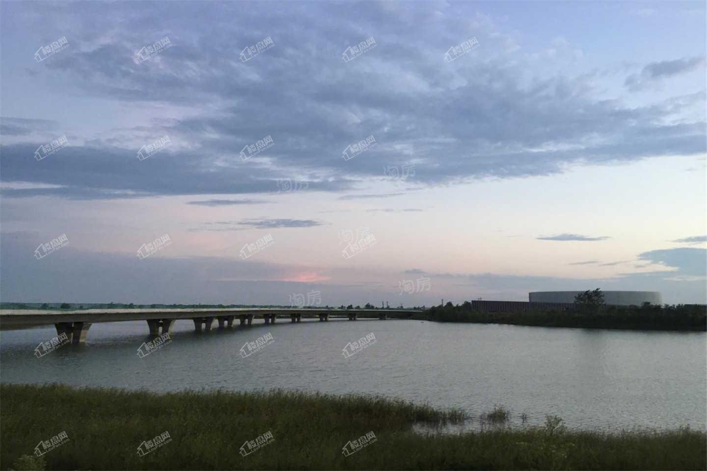 金色湖畔配套图