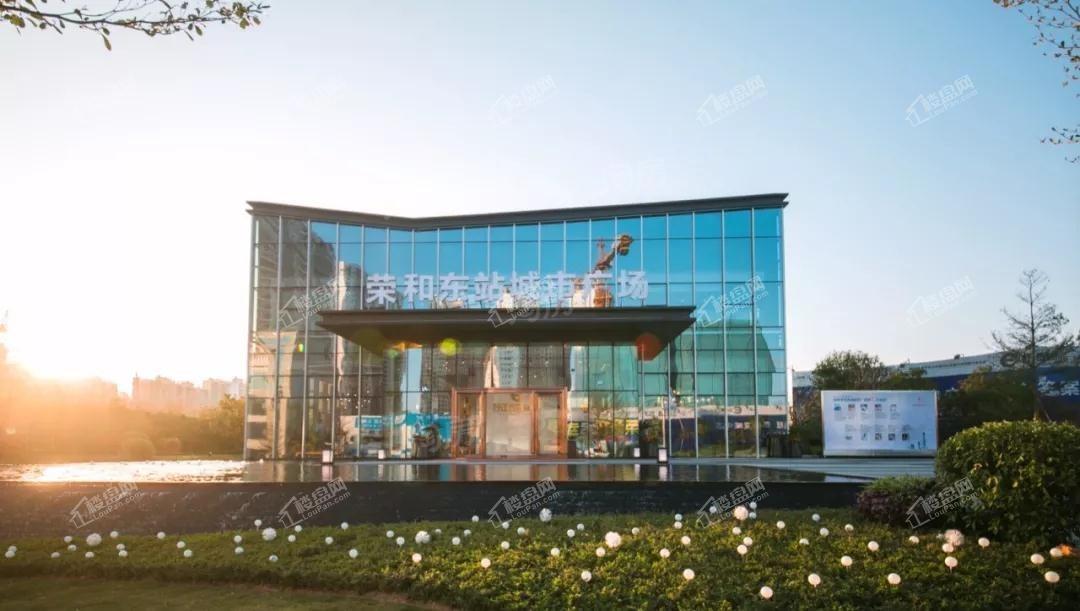 荣和东站城市广场实景图