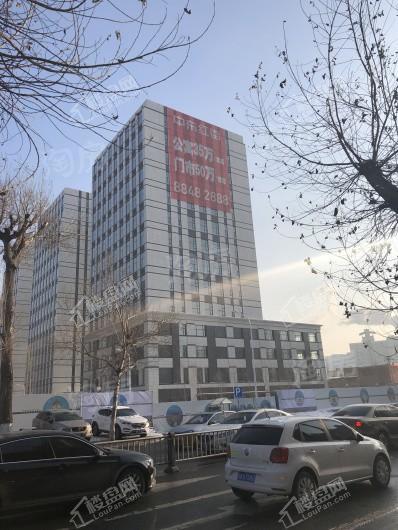 中东红街实景图