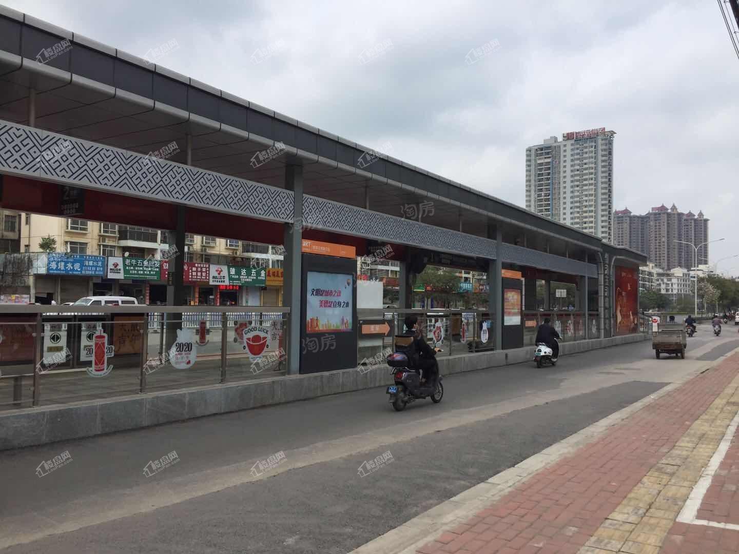 荣和半山华府配套图