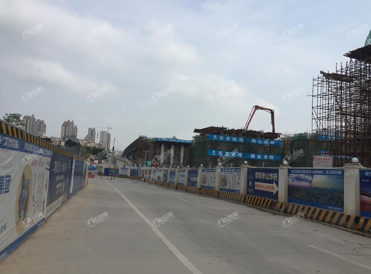 荣和半山华府配套图