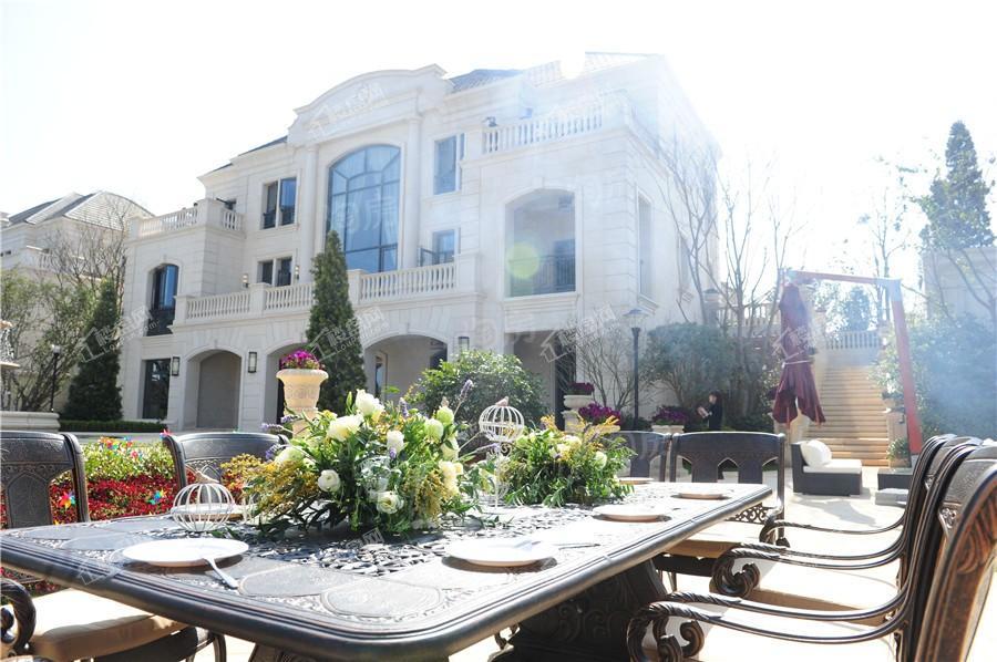 七彩云南·古滇名城实景图